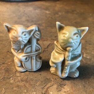 Wade like Cat & Fiddle and Saxophone playing cat Japan